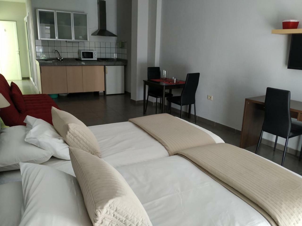 Apartamentos El Patio Los Llanos De Aridane Kültér fotó